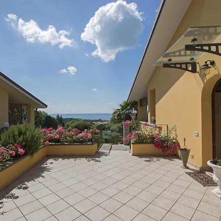 Dulcamara Family By Wonderful Italy * Soiano Del Lago